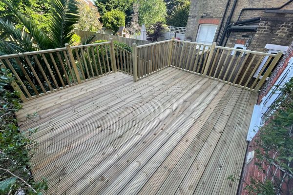 Decking specialists herts 2023-07-21 at 16.35.42 (1)