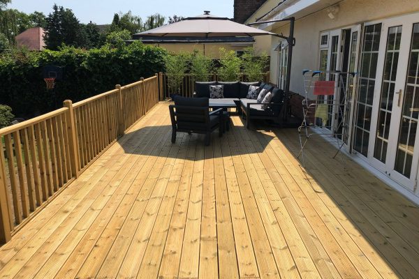 Decking specialists herts 2023-07-21 at 16.35.43 (1)