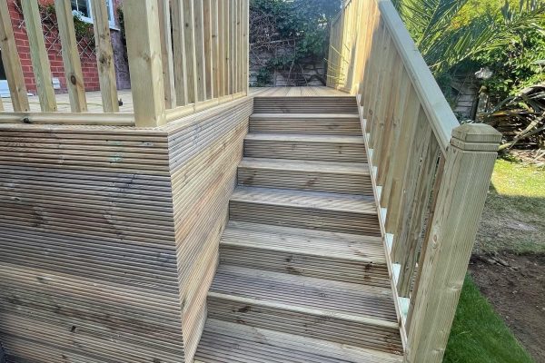 Decking specialists herts 2023-07-21 at 16.35.46