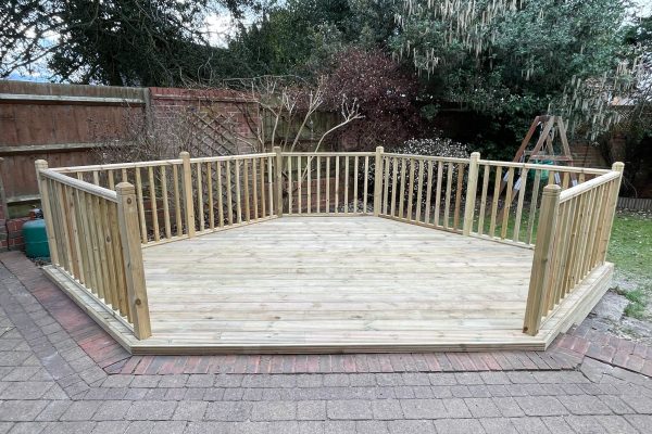 Decking specialists herts 2023-07-21 at 16.35.48 (1)