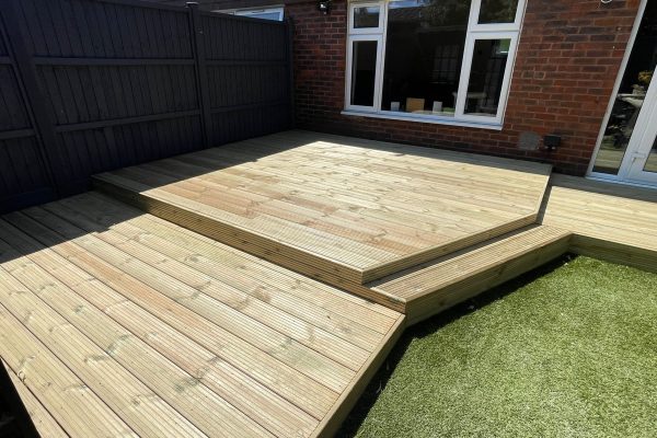 Decking specialists herts 2023-07-21 at 16.35.50 (1)