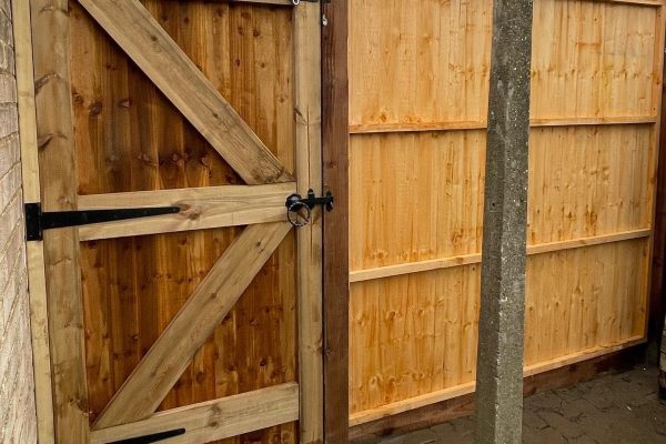 Fencing experts Herts 18