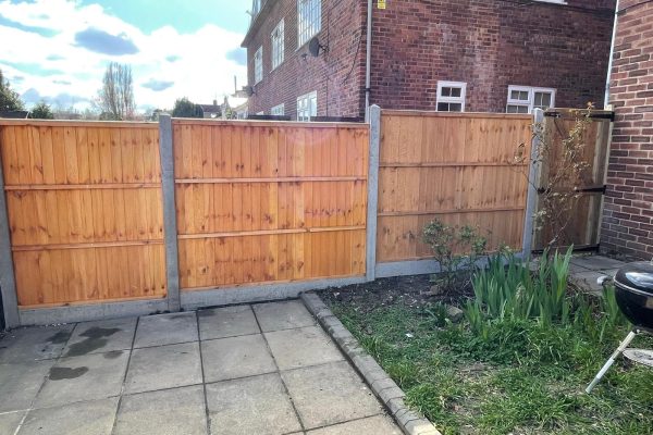 Fencing experts Herts 25