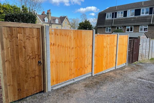 Fencing experts Herts 29
