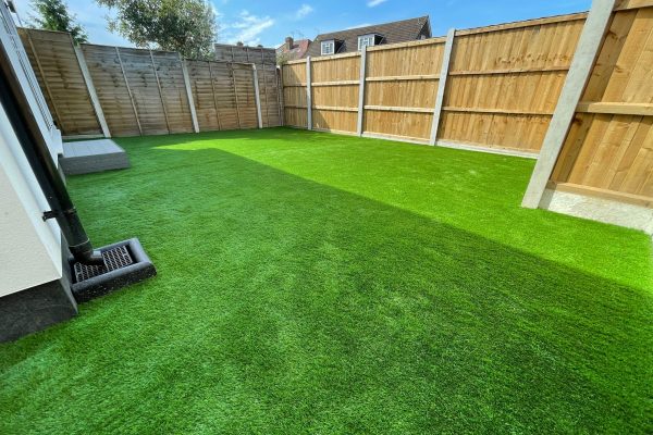 artificial grass specialists herts 2023-07-21 at 19.09.44 (1)