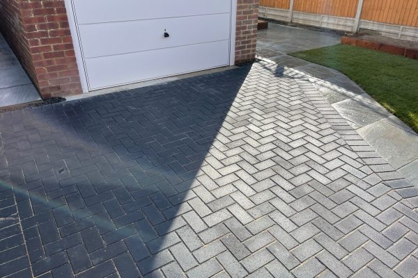 paving specialists herts 2023-07-21 at 19.34.12
